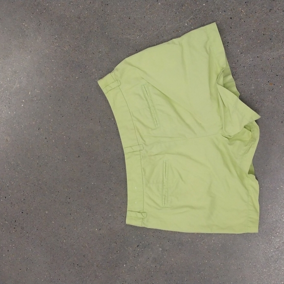 Ann Taylor 4 Short - Picture 2 of 4
